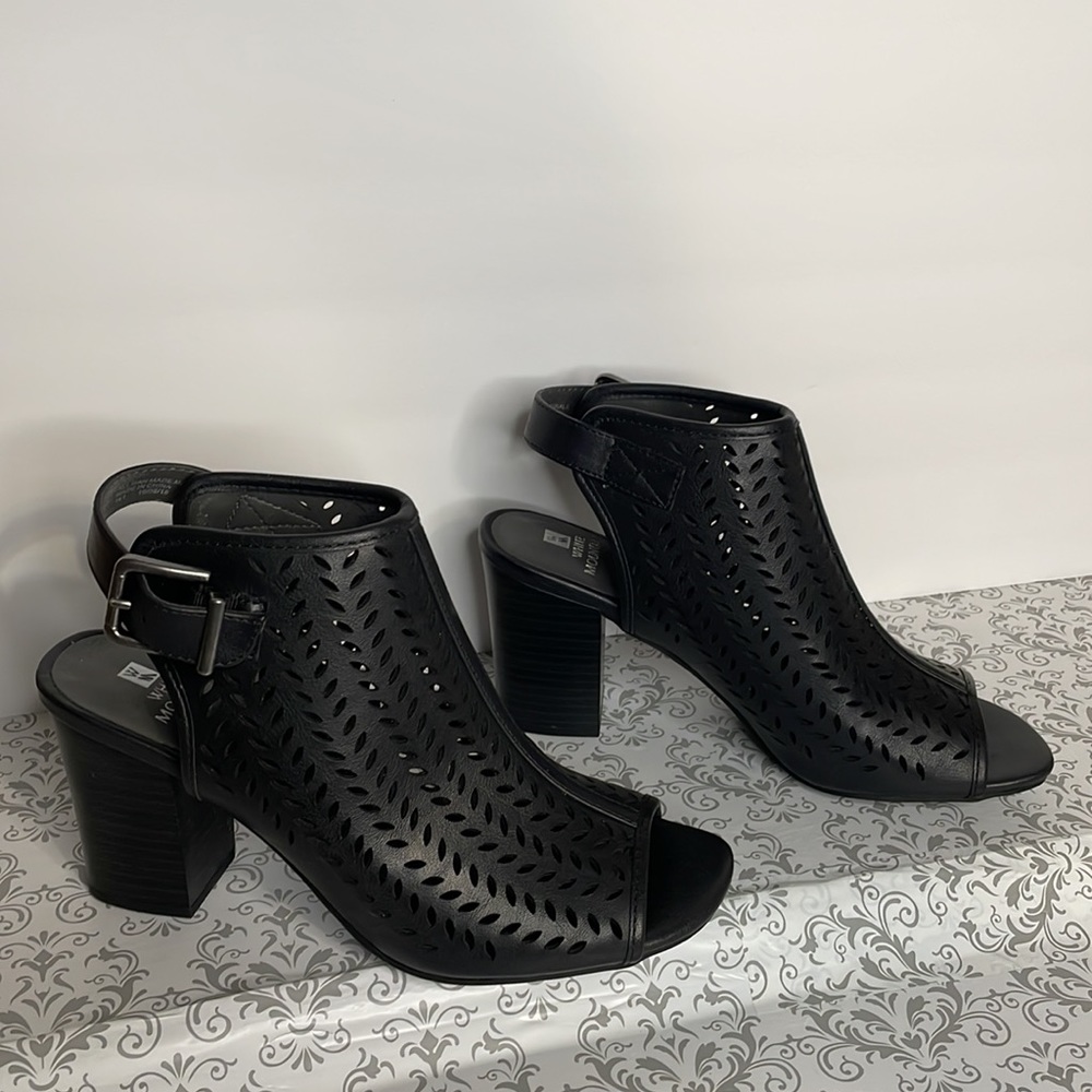 White Mauntain, lacer, cut out , sling back, open toe, booties.